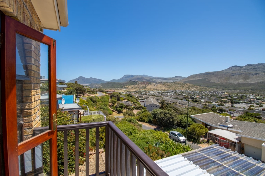To Let 3 Bedroom Property for Rent in Capri Western Cape